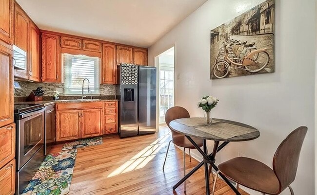 Foto del edificio - 9105 Cherry St