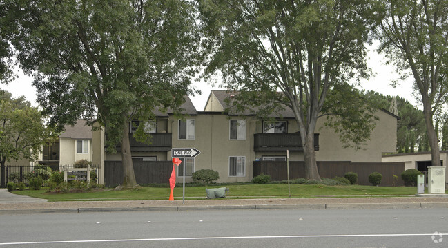 Building Photo - Blacow Gardens