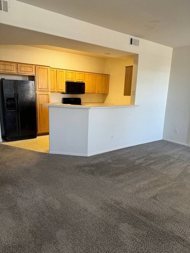 Building Photo - 5855 Valley