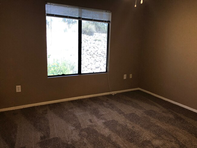 Building Photo - 5751 N Kolb Rd