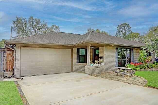 Building Photo - 5438 Briarbend Dr