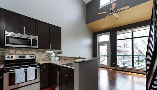 Foto del edificio - 115 E Park Ave