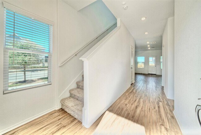 Building Photo - 201 Rioja