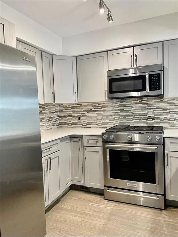 Foto del edificio - 856 St Charles Ave NE