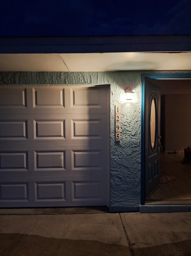 Building Photo - 1295 Schumann Dr