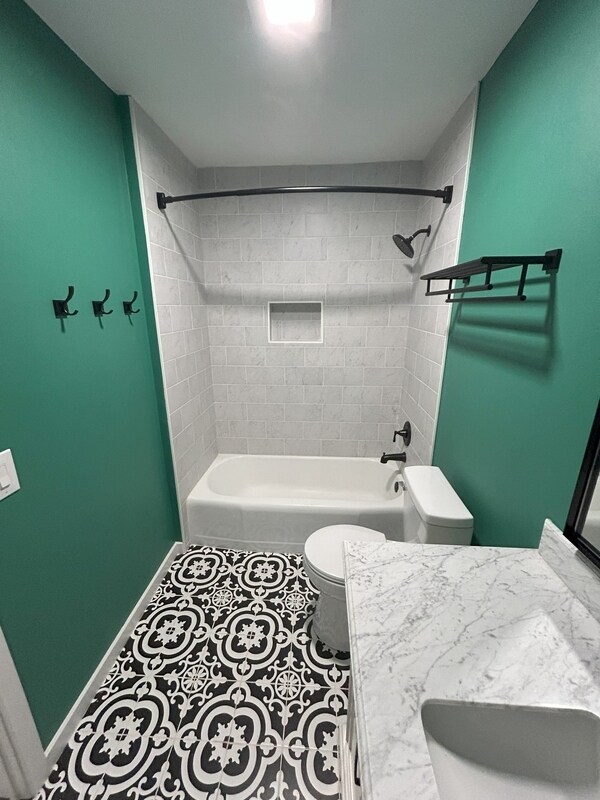 Building Photo - 210 Sanders Ave