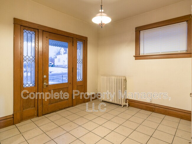 Foto del edificio - 102 E 4th St