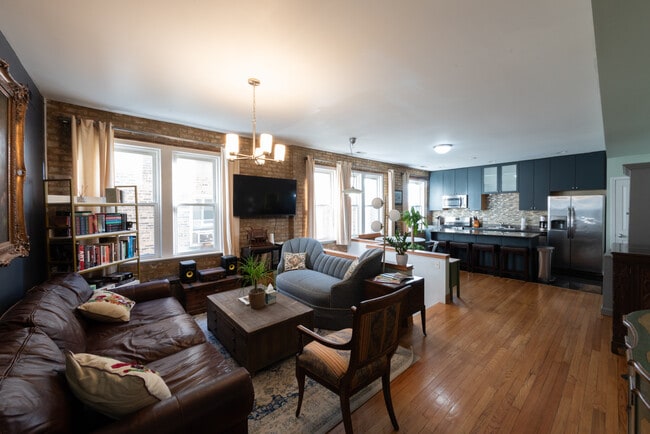 Foto del edificio - 2844 N Harding Ave