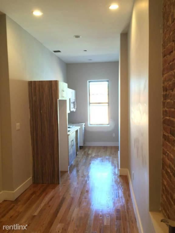 Building Photo - 224 Schaefer St