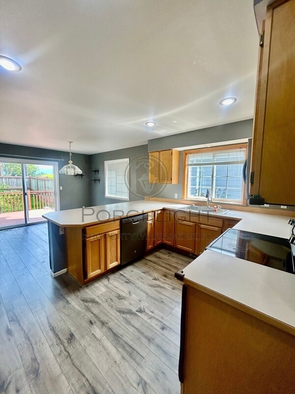 Building Photo - 804 E Maberry Dr