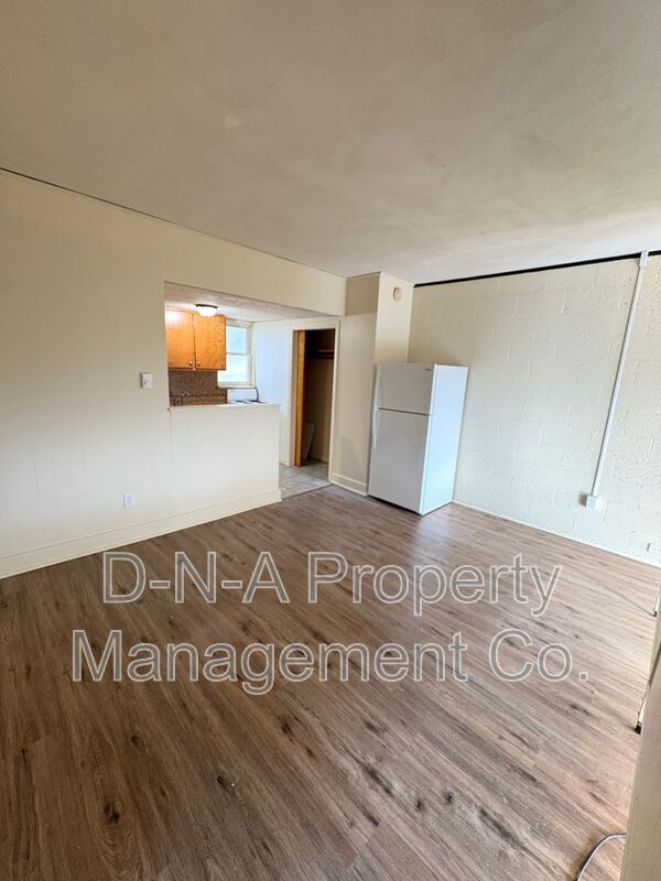 Building Photo - 115 3rd St