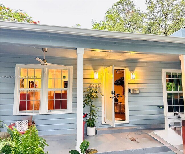 Building Photo - 5023 SW 59th Ave