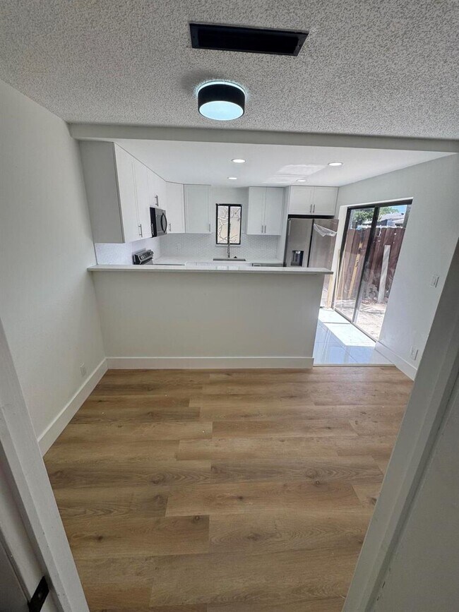 Foto del edificio - 4204 Waterview Cir