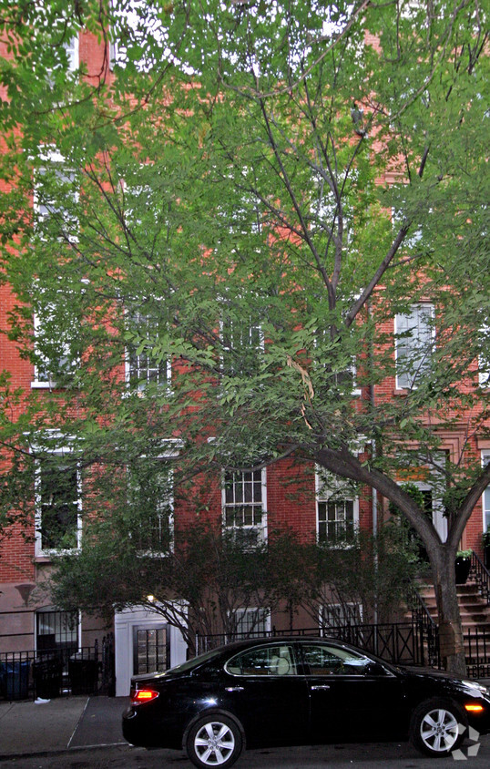 Primary Photo - 15 Bank St