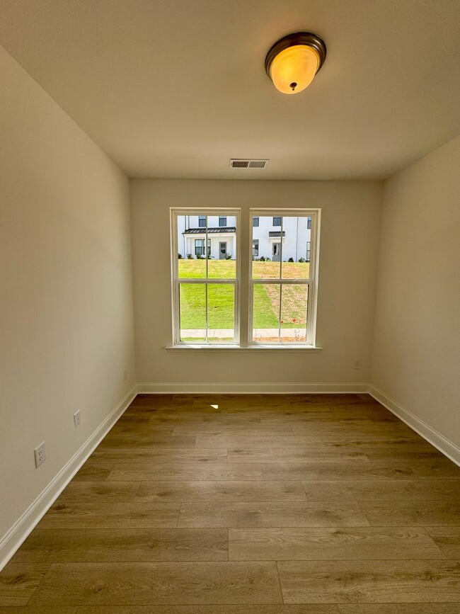 Foto del edificio - Beautiful New Construction, Three Story To...