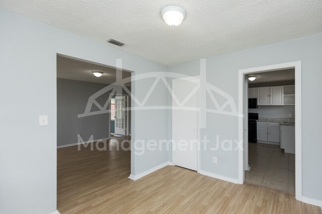 Building Photo - 1478 W 11th St