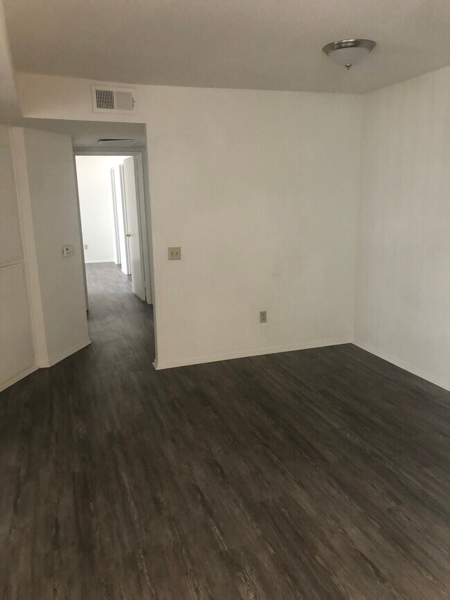 Foto del edificio - 10919 Peach Grove St