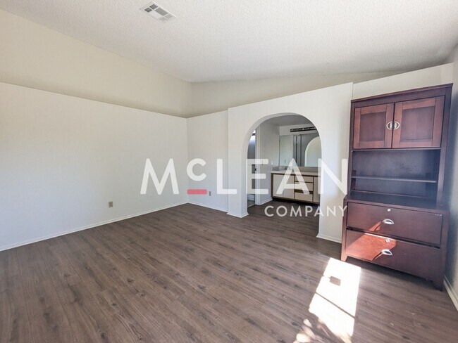 Foto del edificio - Charming 3-Bedroom Home for Lease in Cathe...