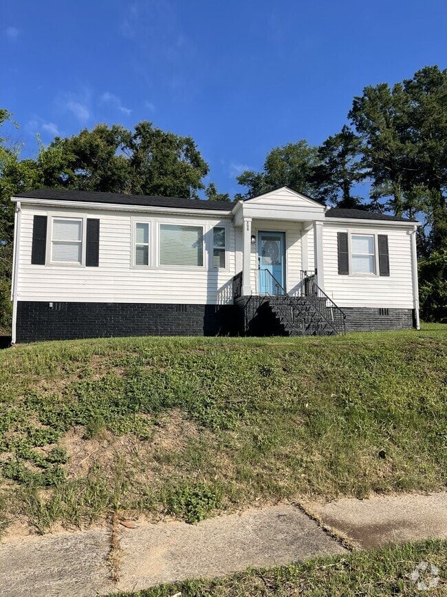 Building Photo - 706 Crestlyn Dr