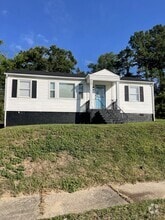 Building Photo - 706 Crestlyn Dr