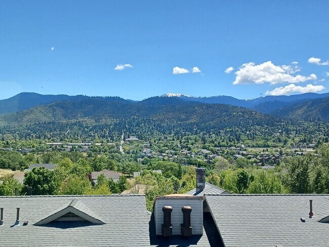 Foto del edificio - Top Floor 3 Bedroom Condo for Lease!