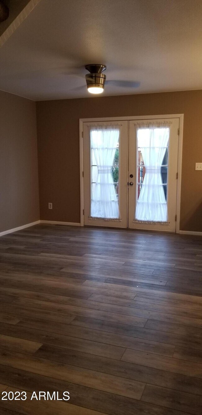 Foto del edificio - 6941 E Osborn Rd