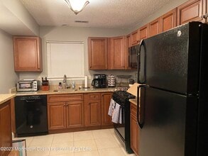 Building Photo - 127 Tulip Ln