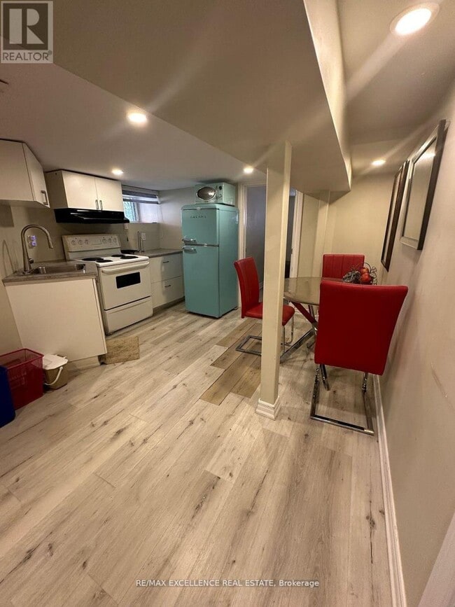 Building Photo - 25 Barnesdale Ave S