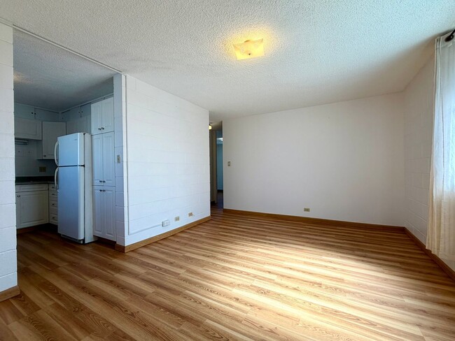 Building Photo - Salt Lake: 2 Bed, 1 Bath Apartment w/ 1 Parking