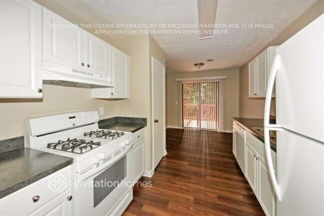 Building Photo - 2399 Stonebridge Ln