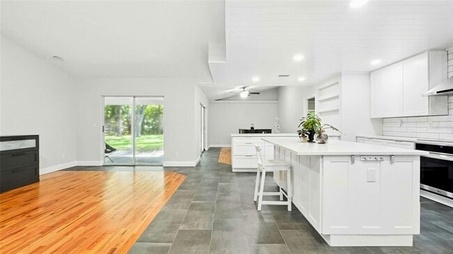 Building Photo - 5406 Swallow Dr