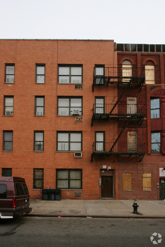 Primary Photo - 611 Gates Ave
