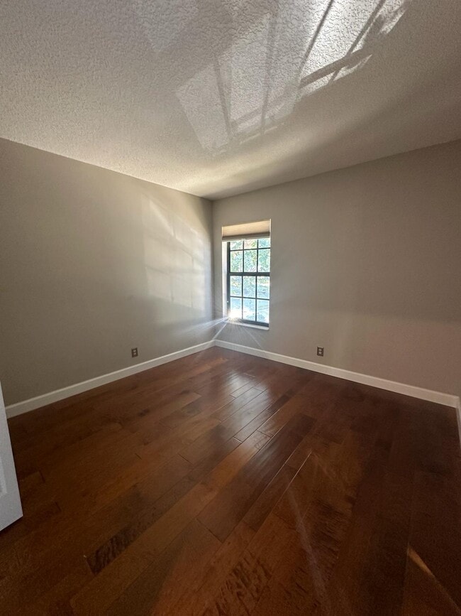 Building Photo - 301 Olivewood Pl