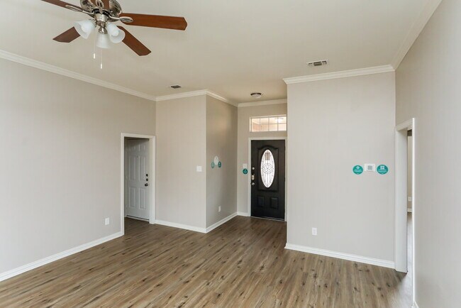 Foto del edificio - 211 Brookhaven Cir