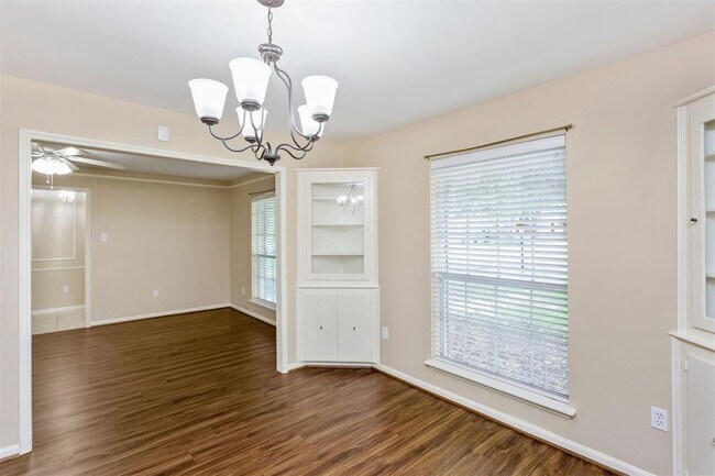 Foto del edificio - 2535 Cedar Ln