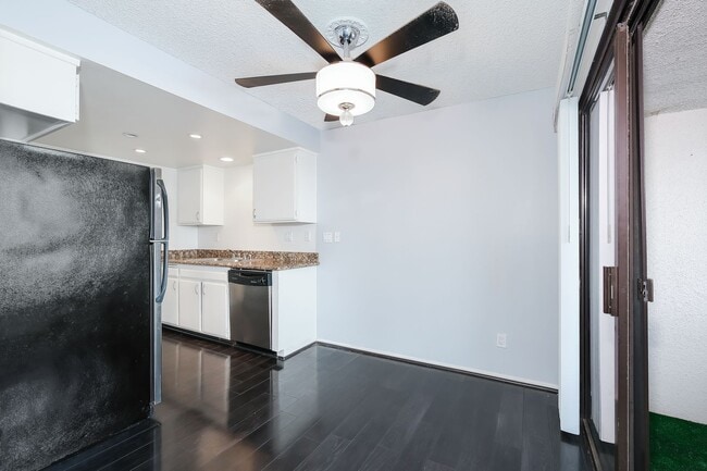 Building Photo - Charming 2 Bedroom | 2 Bath