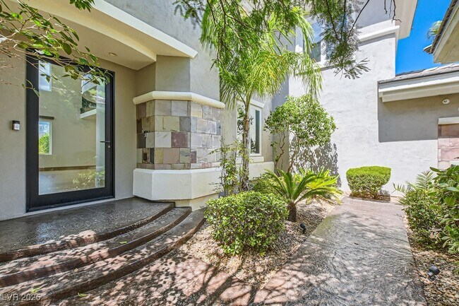 Building Photo - 729 Pinnacle Heights Ln
