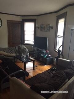 Building Photo - 785 Washington St