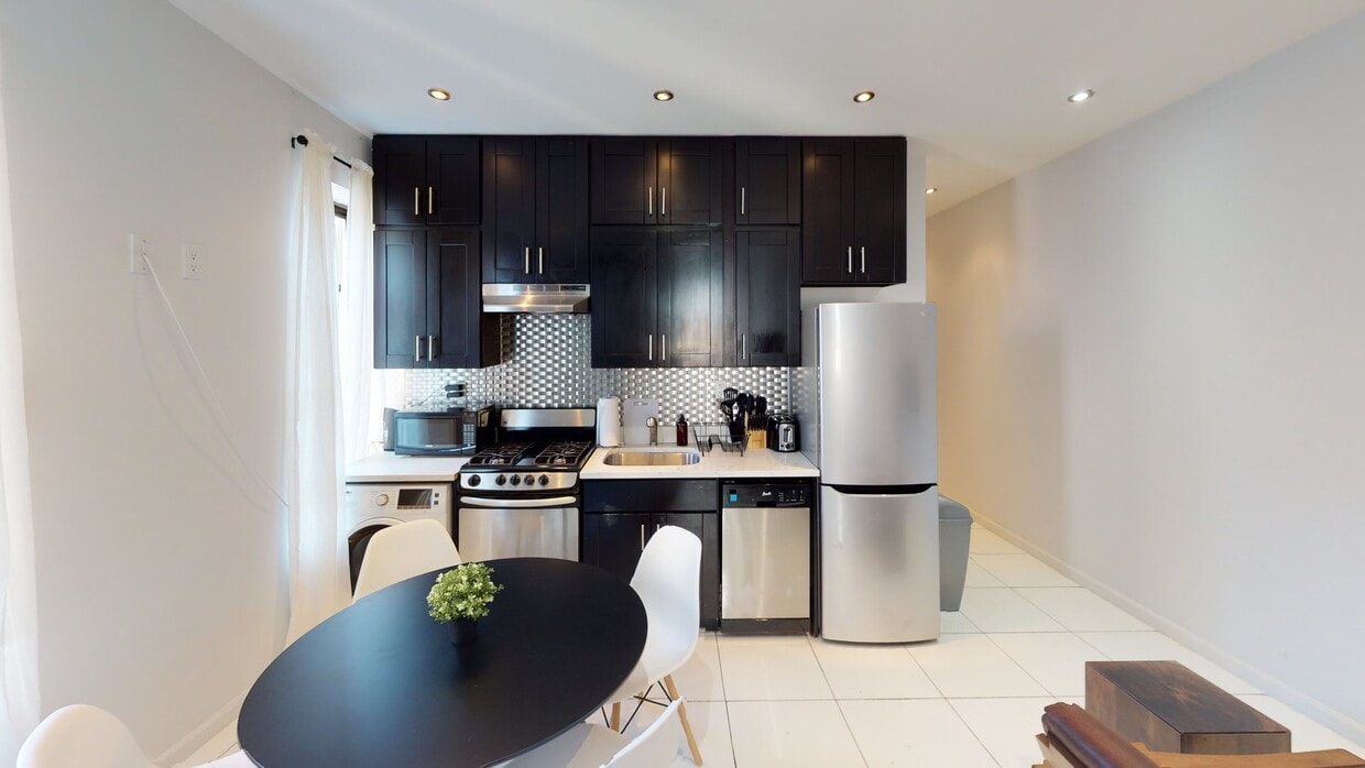 Photo - Private bedroom in 4 bed/1.5 bath Home