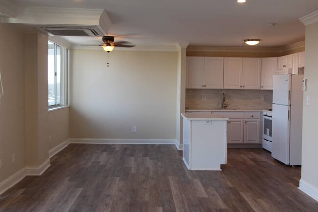 Building Photo - 1512 S Arlington Ridge Rd