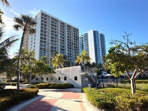 Building Photo - 2625 Collins Ave