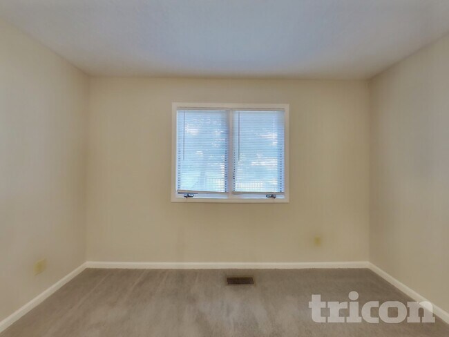 Building Photo - 3014 Silver Fox Dr