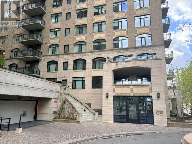 Photo du bâtiment - 95 Bronson Ave