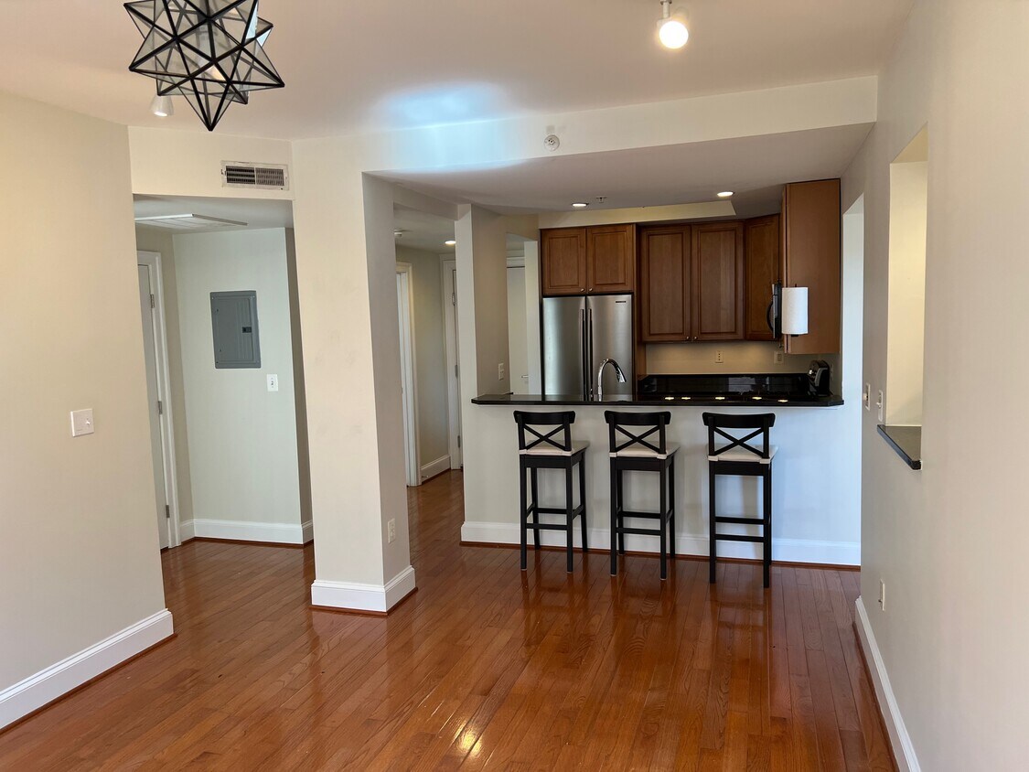 Foto principal - 3220 17th St NW
