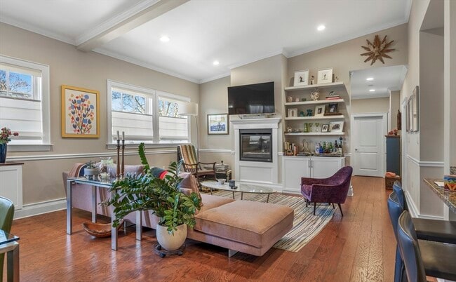 Building Photo - 616 E 4th St