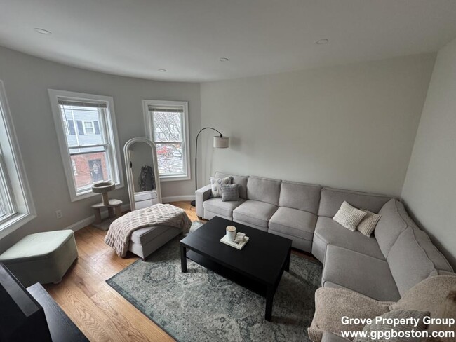 Foto del edificio - 4 bedroom in Boston MA 02127
