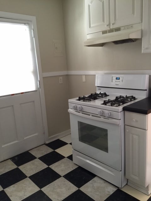 Building Photo - Midtown 2/1 Garage