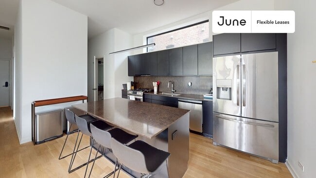 Building Photo - 2122 S Hoyne Ave