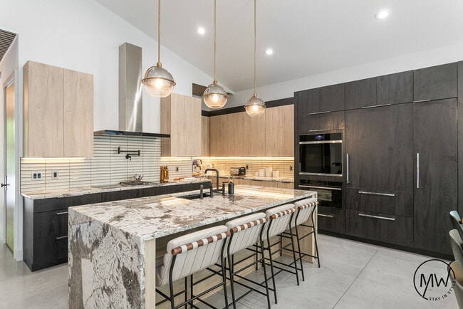 Foto del edificio - 17585 Mary Ln