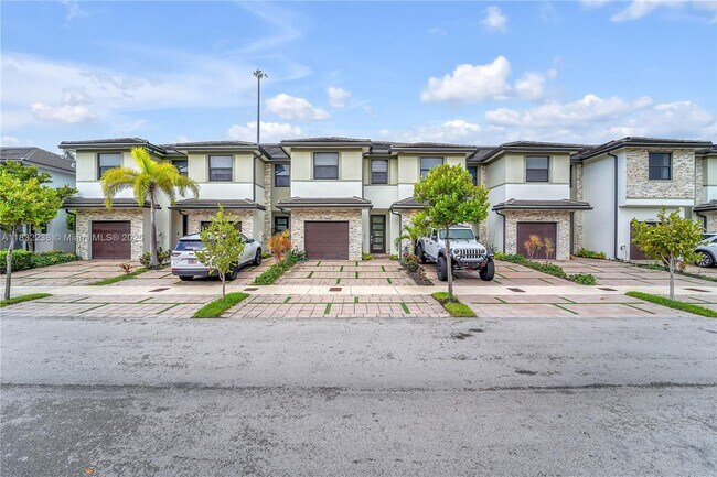 Building Photo - 15850 NW 91st Ct